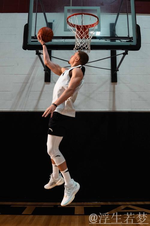 迪温琴佐出战35分钟，高效砍下21分6篮板4助攻1盖帽